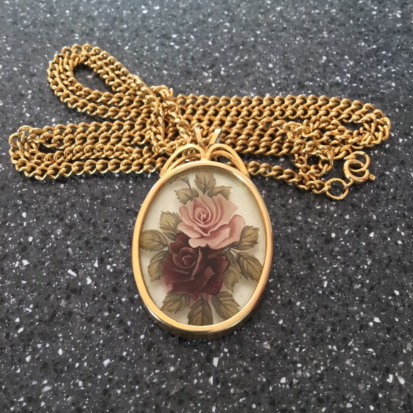 Vintage Gold Tone Necklace with Floral Pendant - Picture 9 of 14